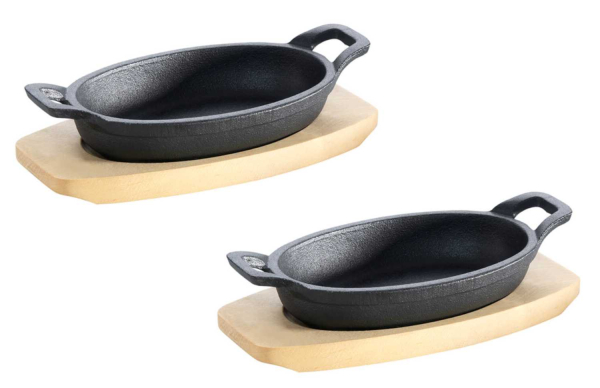 Gusseisenpfännchen -oval- mit 2 Griffen Ø 21 x 15,5 cm und Holzuntersetzer (2er Set)