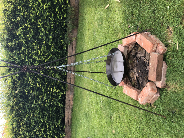 Helmensdorfer Eisenpfanne Schwenkgrillpfanne 40 cm gebläut 2 Griffe mit 3 Ösen Sonderanfertigung für Dreibein